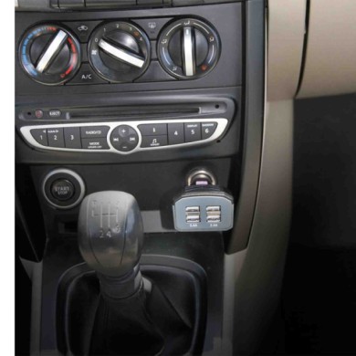 38972-A-01.JPG Caricabatteria 4 Porte Usb 6800 Ma 12/24v Prese Spinotti E Prese Corrente