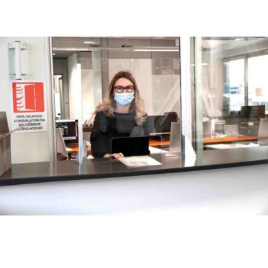 66931-A-01.JPG Schermo Protettivo Parafiato Con Feritoia Per Banconi E Scrivanie 660x560 Mm Igienizzanti E Protezioni Igiene E P