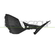 DX_SCRITTA_LOGO.jpg Griglia Destra Paraurti Anteriore Nera Lucida Con Foro Pdc Peugeot 308 (T9) Dal 2021 168197159V